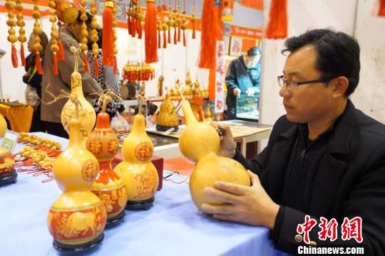 博覽會期間，眾多工藝名匠聚首煙臺。　任夢雪　攝